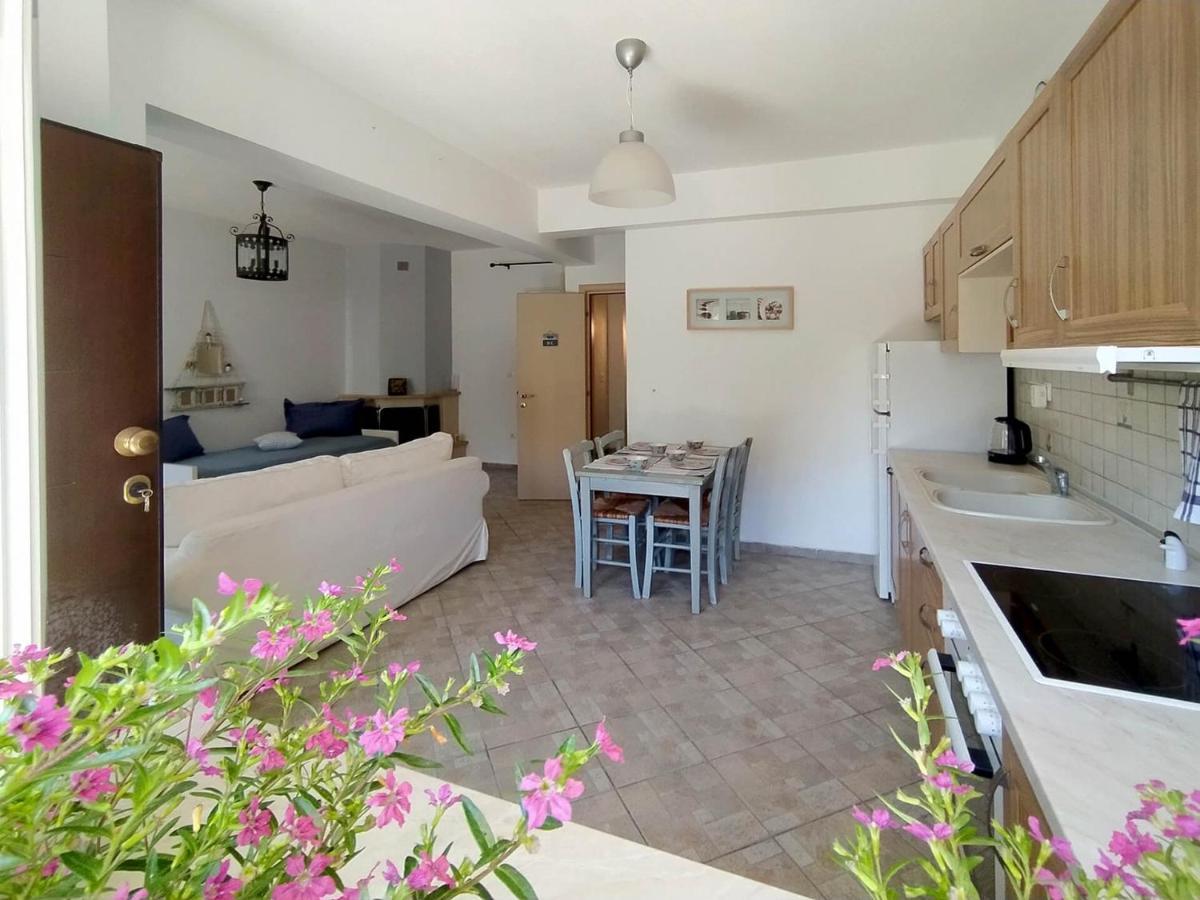 Seaside Villa Clio Никити Екстериор снимка
